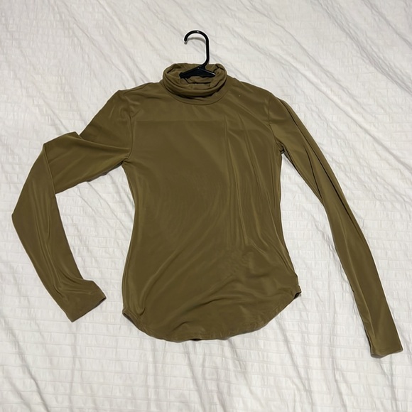 Aritzia Babaton Fen Green Skirt Set - Picture 10 of 14